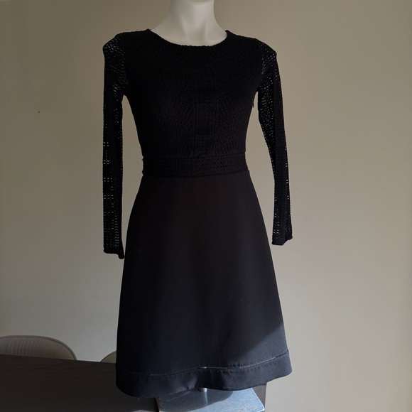 Banana Republic Dresses & Skirts - Banana Republic Black Long Sleeve Dress